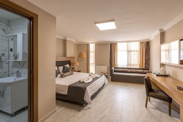 Room 15 of 28