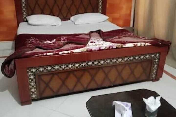 Room 2 of 9