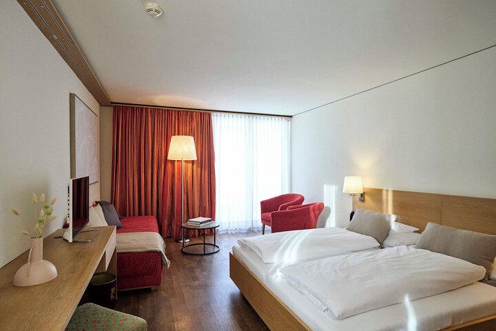 Room 4 of 73