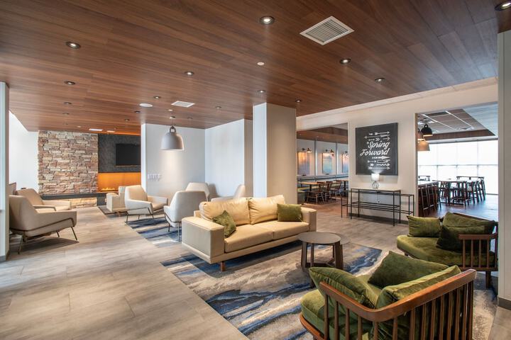 Lobby lounge