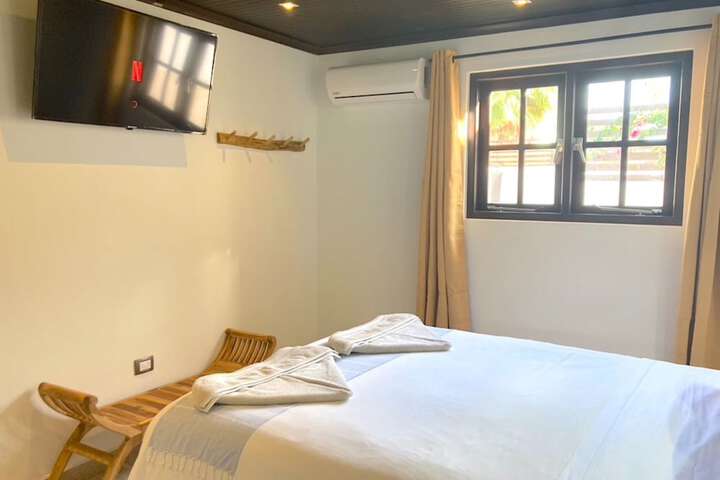 Room 33 of 141