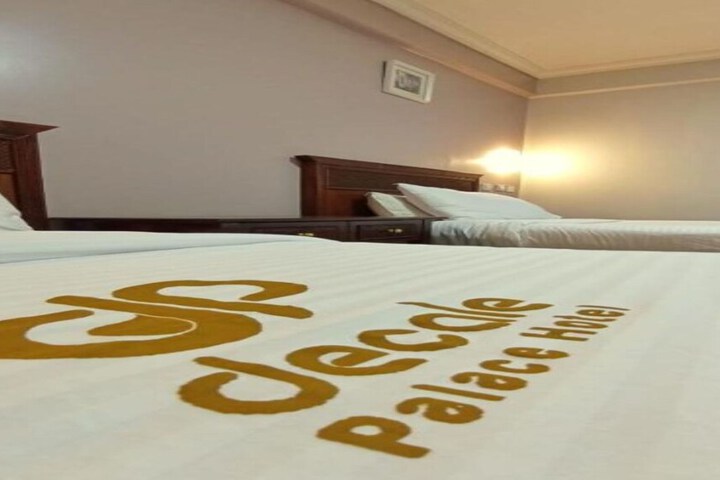 Room 11 of 32