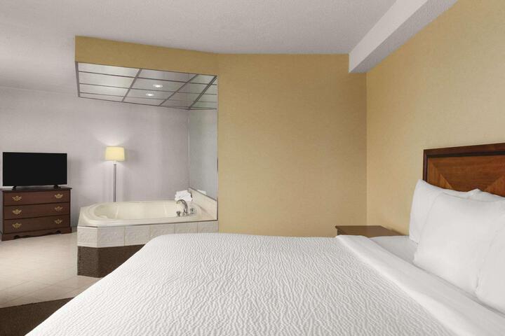 2 Queen Beds (6 of 14)