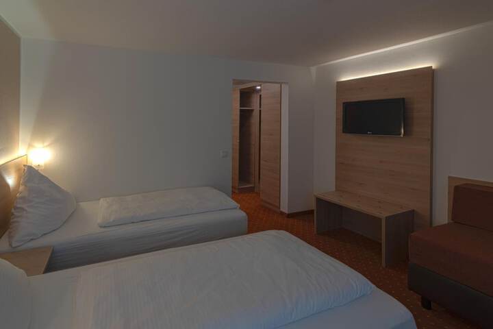 Room 13 of 42