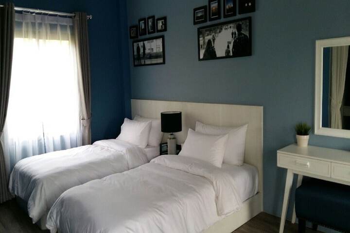 Room 13 of 34