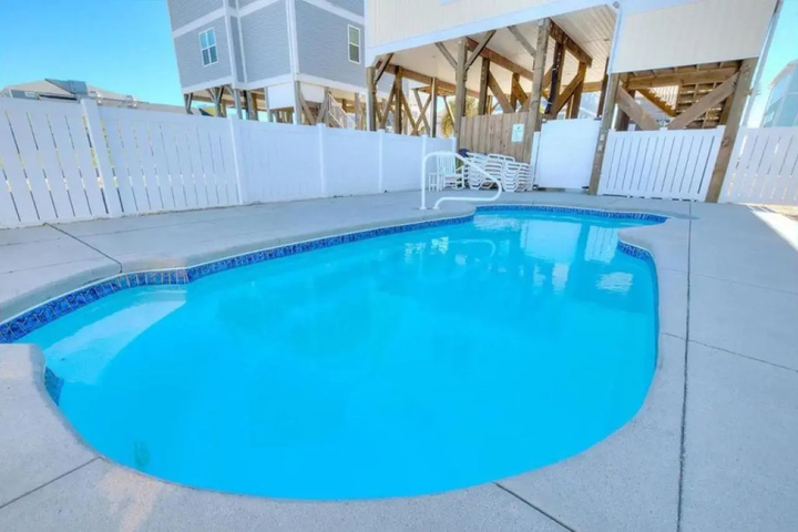 Pool 16 of 25