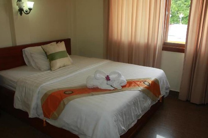 Room 11 of 23