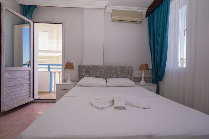 Room 8 of 27