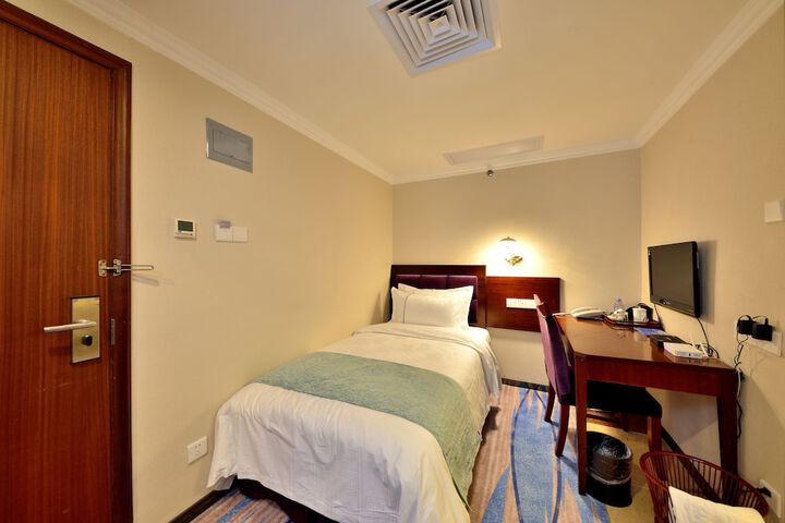 Room 8 of 81