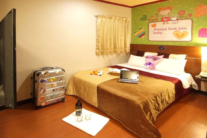 Room 21 of 27