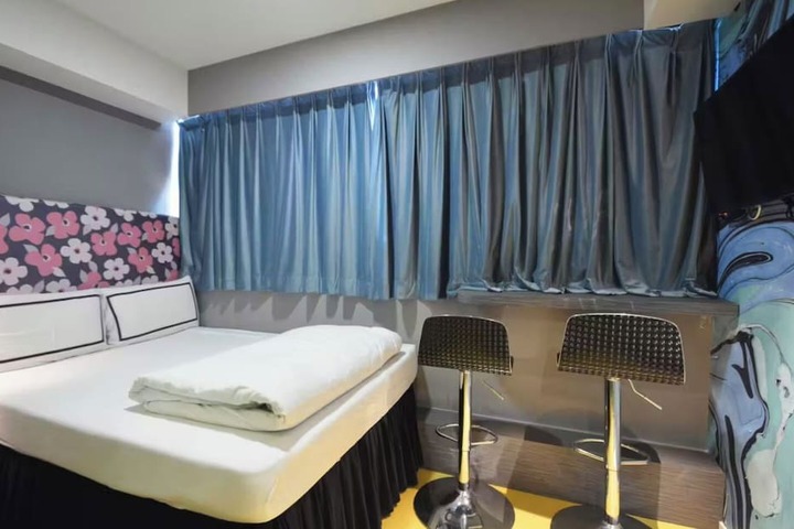Room 9 of 25