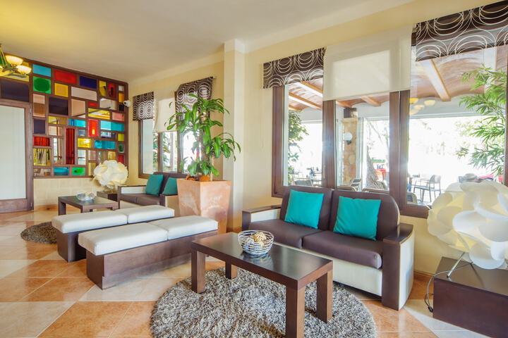 Guest Lobby
