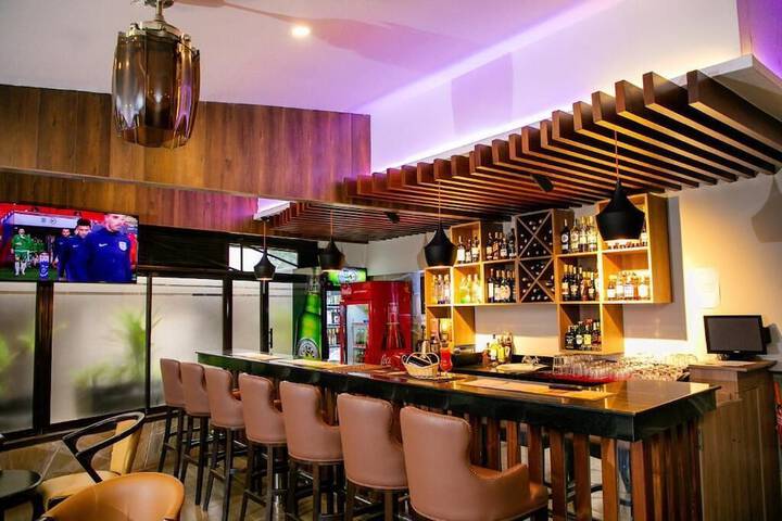 Lounge 4 of 7