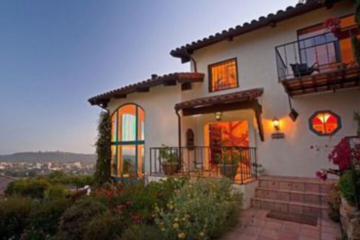 Exterior of 4Br 3BA Stunning Views by RedAwning