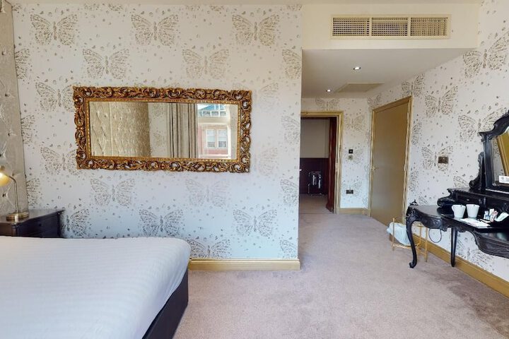 Room 7 of 36
