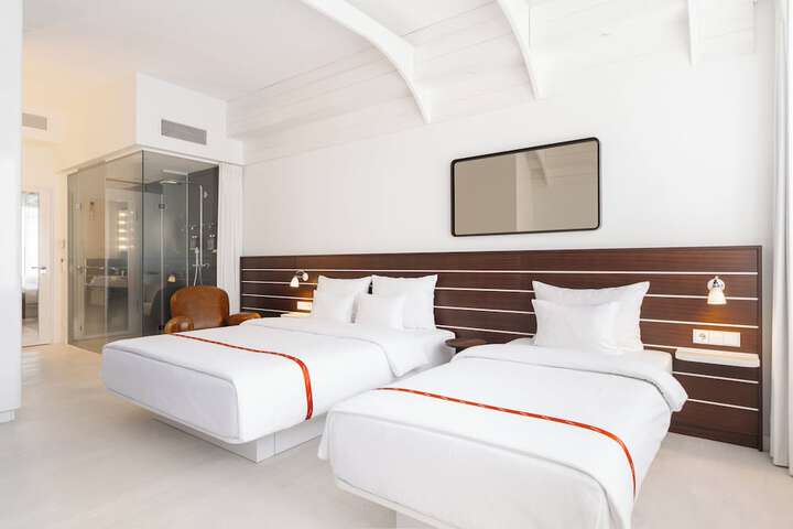 Room 40 of 82