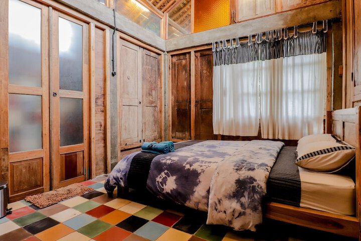 Room 12 of 28