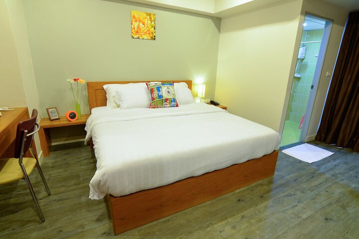 Room 9 of 30