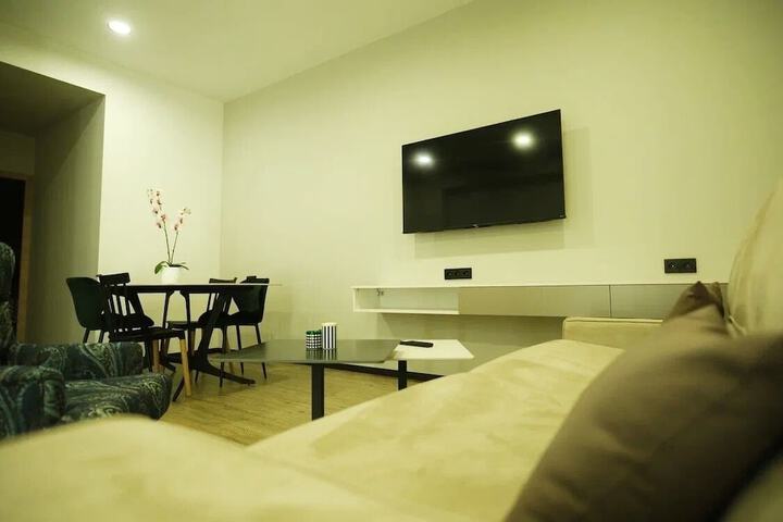 Room 37 of 69