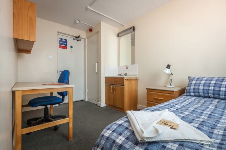 Room 7 of 83