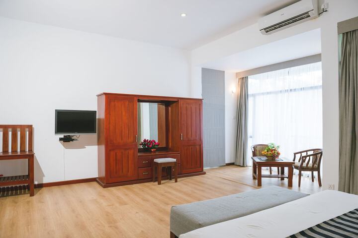 Room 4 of 32