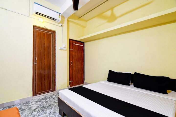 Room 12 of 16