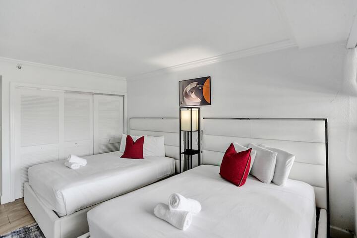 Room 100 of 723