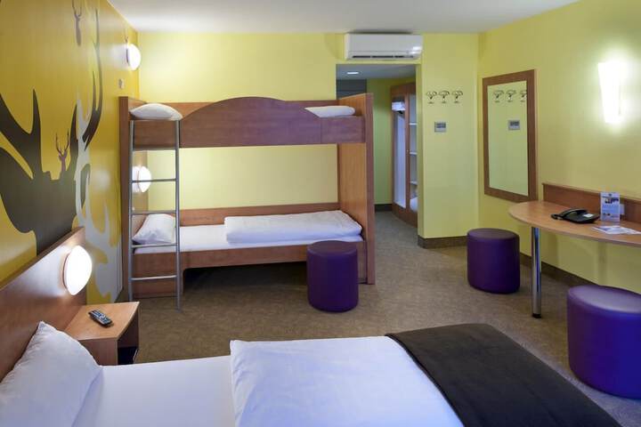 Room 10 of 118