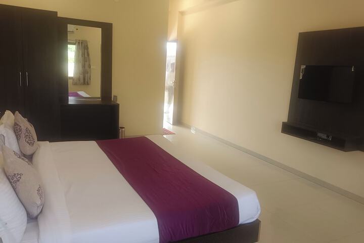 Room 27 of 77