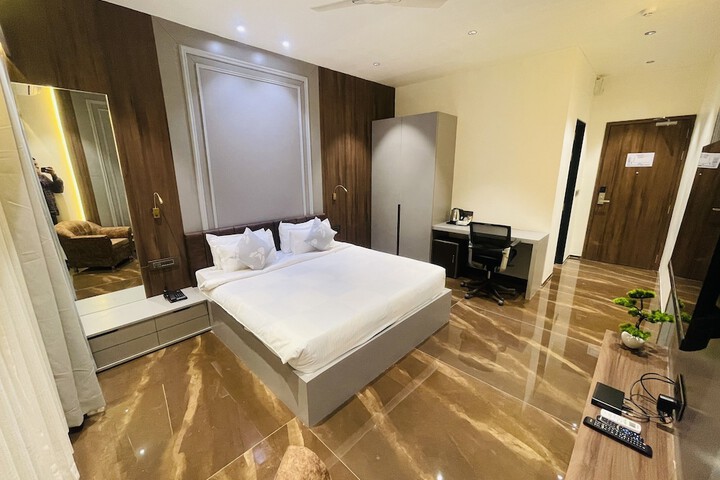 Room 4 of 34