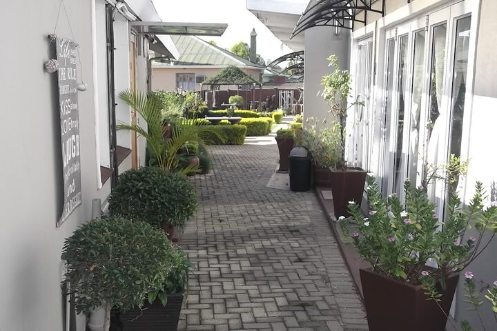 Hotel Exterior 13 of 81