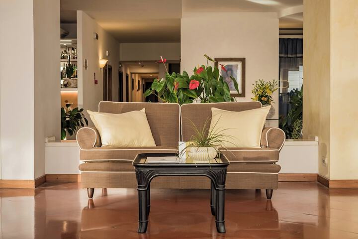 Entrance & Lobby