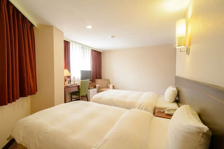 Room 7 of 26