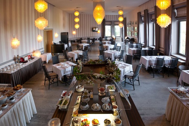 Dining 88 of 141