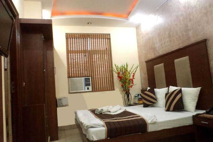 Room 7 of 35