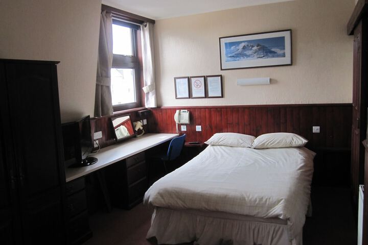 Room 2 of 31