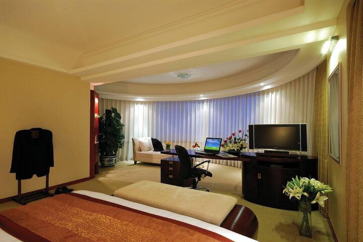 Room 3 of 42