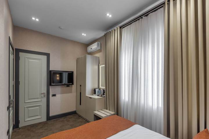 Room 11 of 30