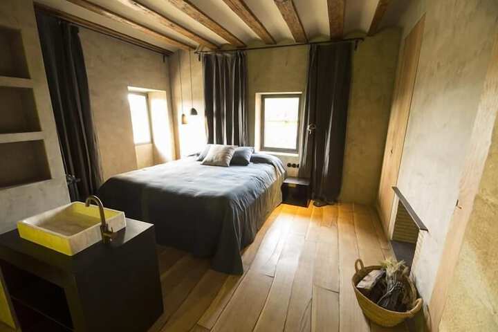 Room 15 of 42