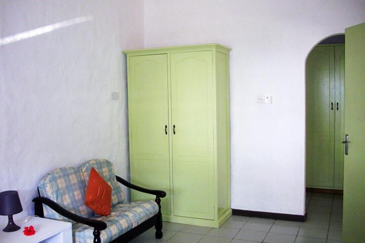 Room 4 of 6