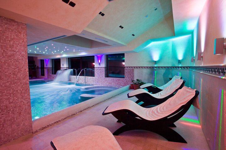 Hotel with Pool