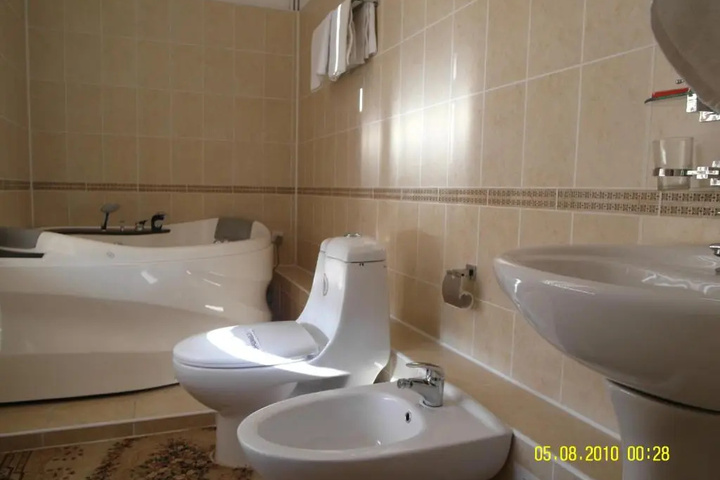 Room 8 of 18