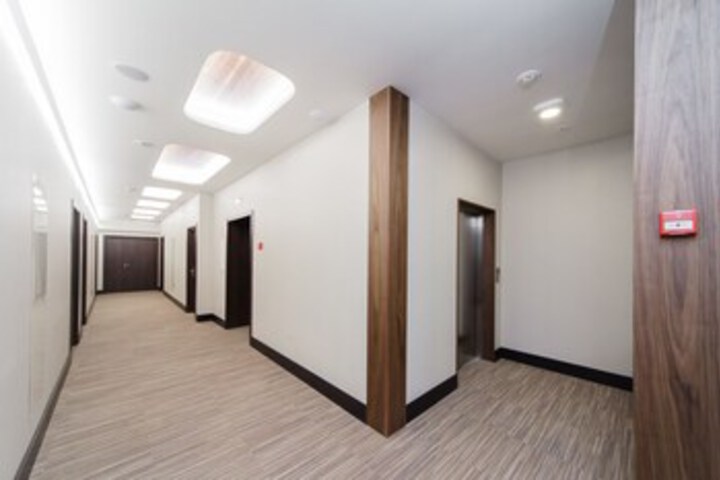 Ballroom/Hall 28 of 76