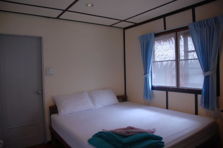 Room 6 of 34