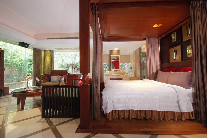 Room 10 of 61