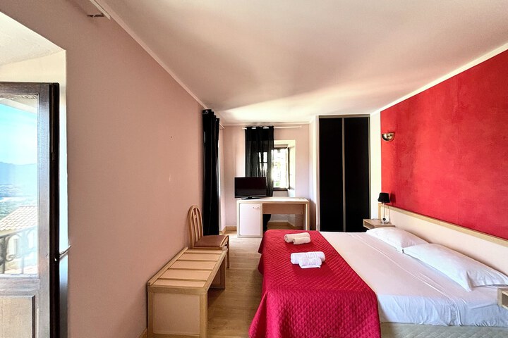 Room 26 of 193