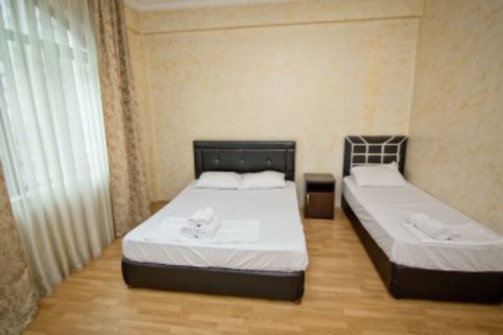 Room 13 of 93