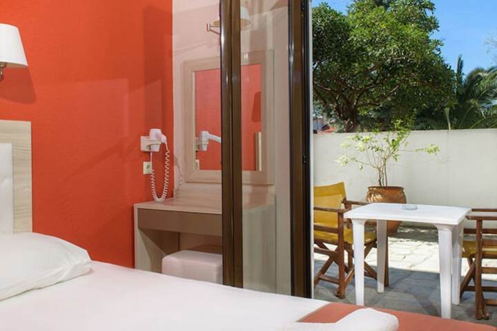 Room 8 of 32