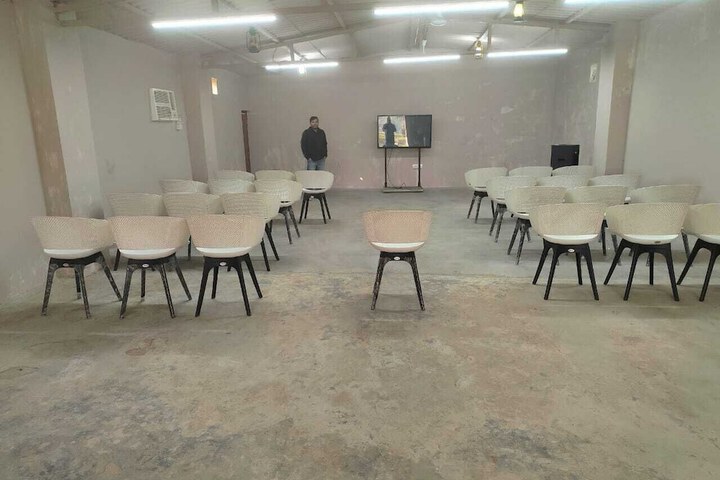 Room 27 of 114