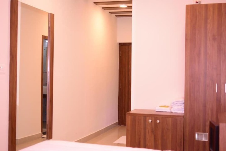 Room 8 of 27